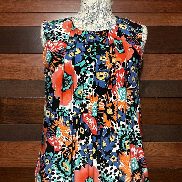 Relativity Pleated Scoop Neck Multi Colored Floral Midi Dress - Picture 4 of 10